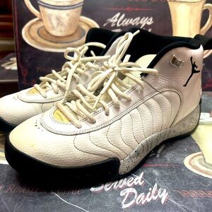 NIKE JORDAN JUMPMAN.    Size 10